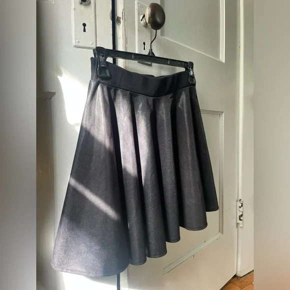 Black skater/ circle skirt - Picture 2 of 2